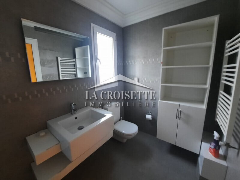 Villa meublé S+3 avec piscine à Carthage 